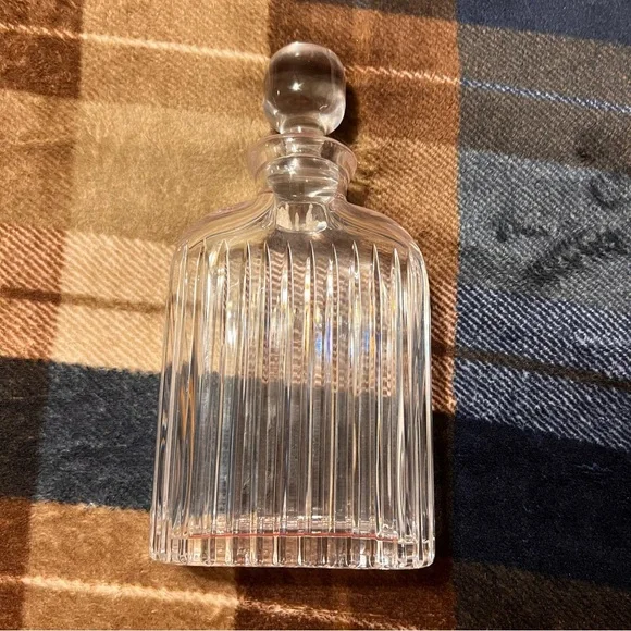 Atlantis Crystal Whiskey Bottle - Picture 4 of 15